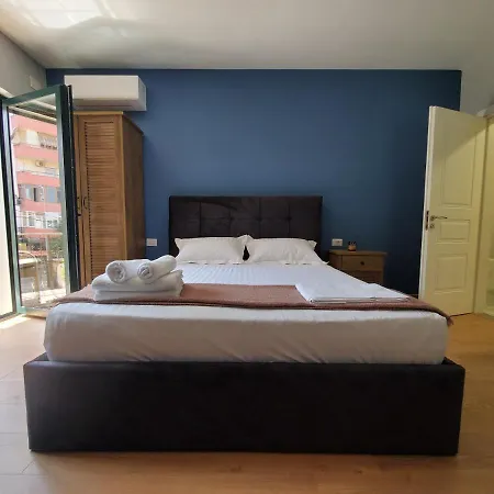 Condesa טיראנה
