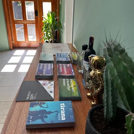 Condesa Bed and Breakfast Τίρανα